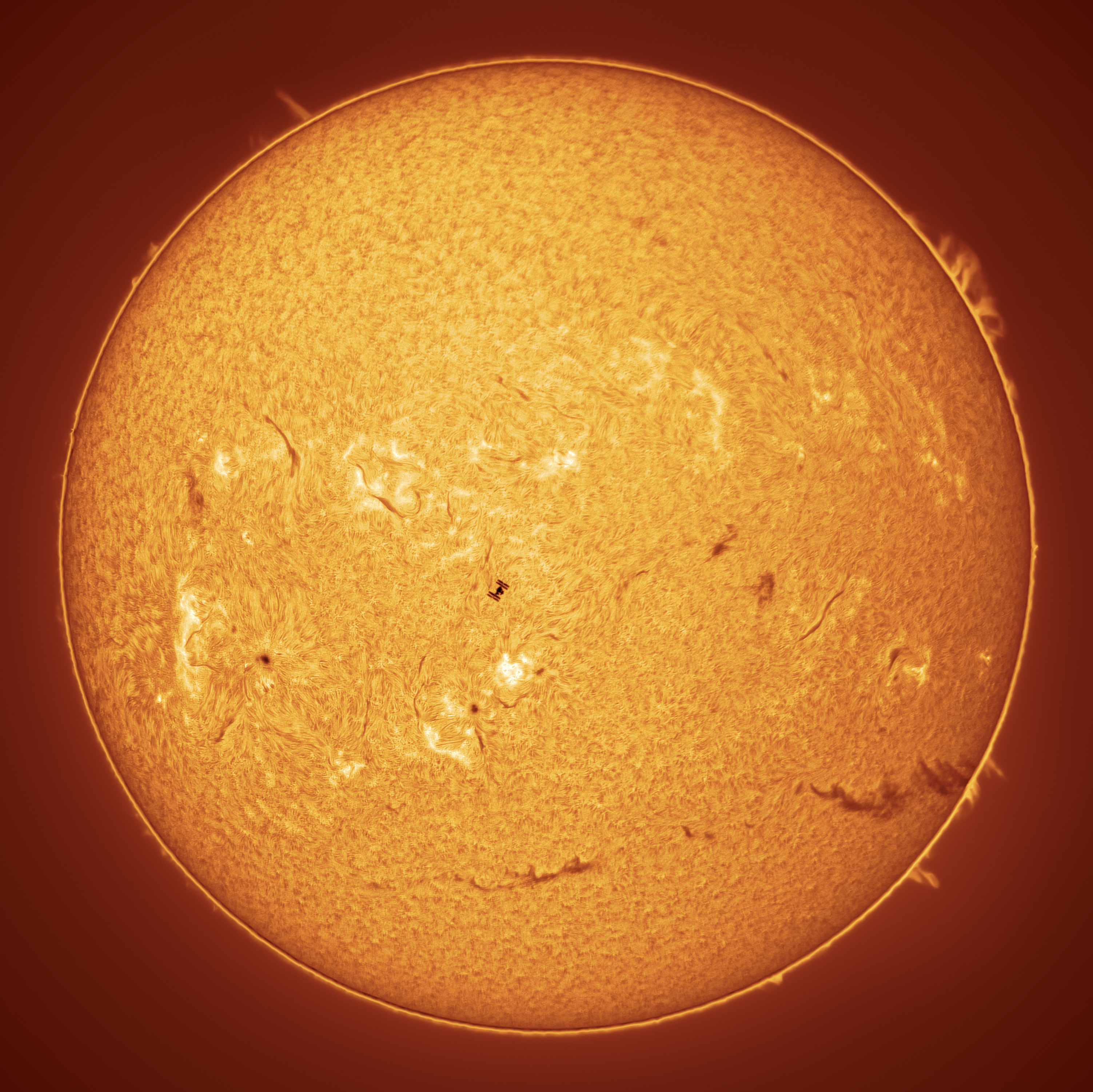 Mein erster ISS Transit vor der Sonne und eine beeindruckend aktive Sonne