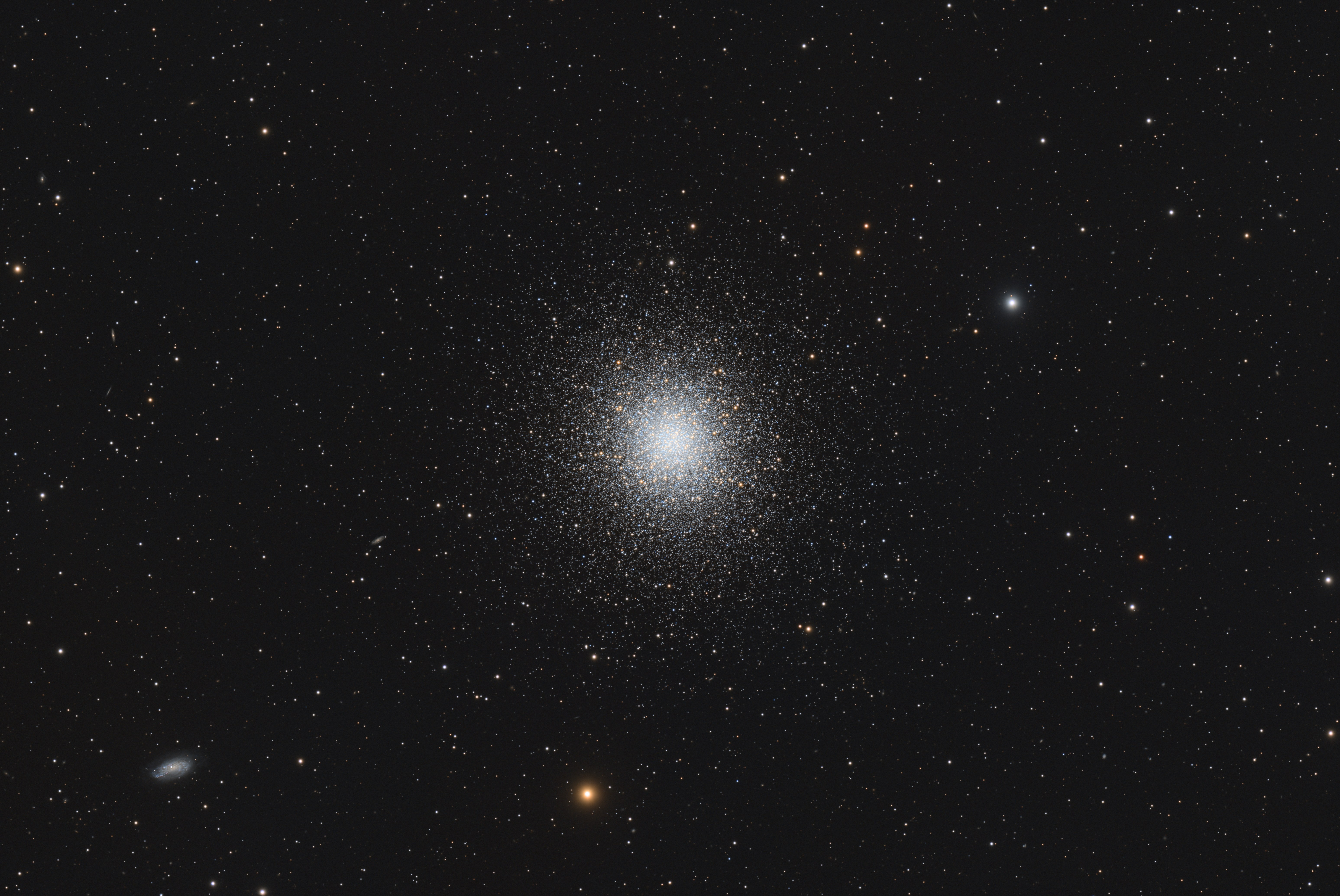 Messier 13 - heller Kugelsternhaufen im Sternbild Herkules
