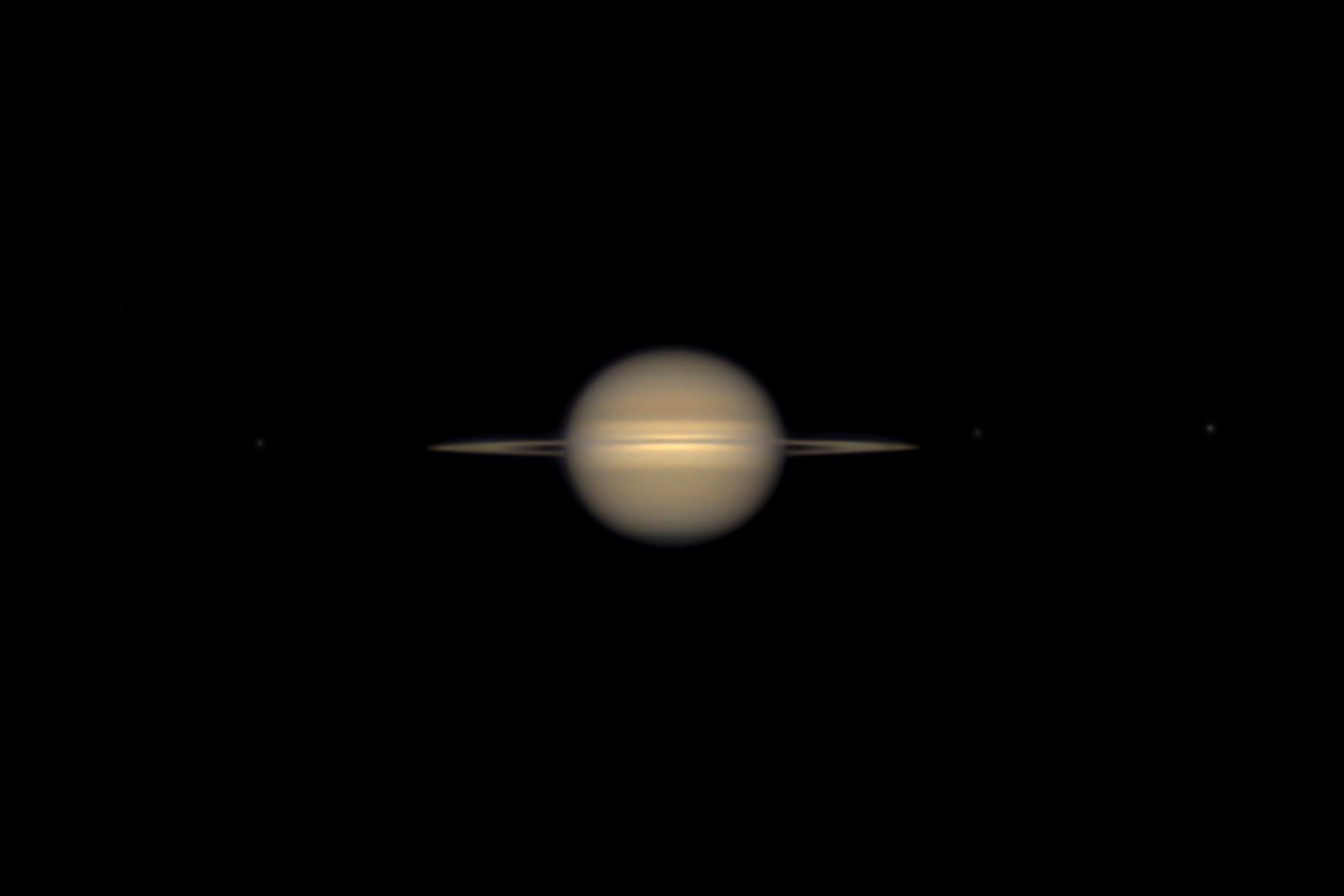 18. September 2025 – Saturn mit schmalem Ringsystem und drei Monden