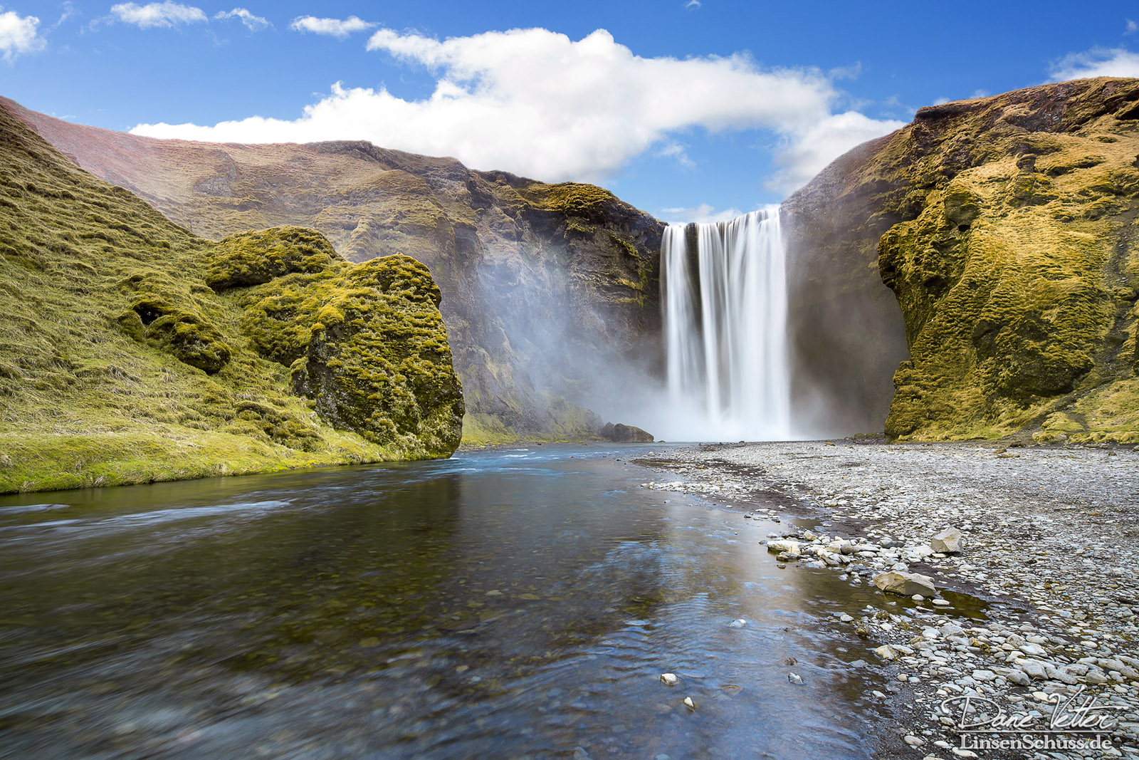 Der Wasserfall Skógafoss auf Island