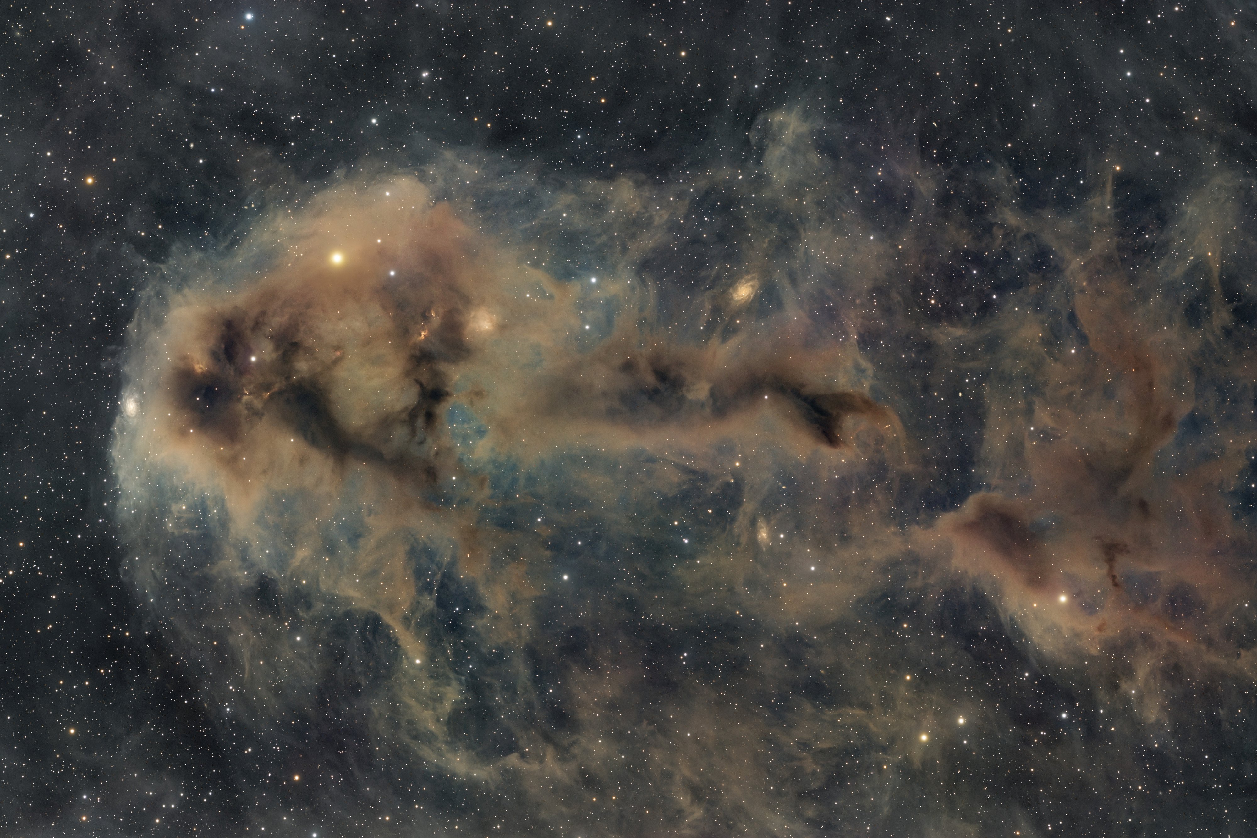 LDN 1251 – Dunkelwolke im Cepheus