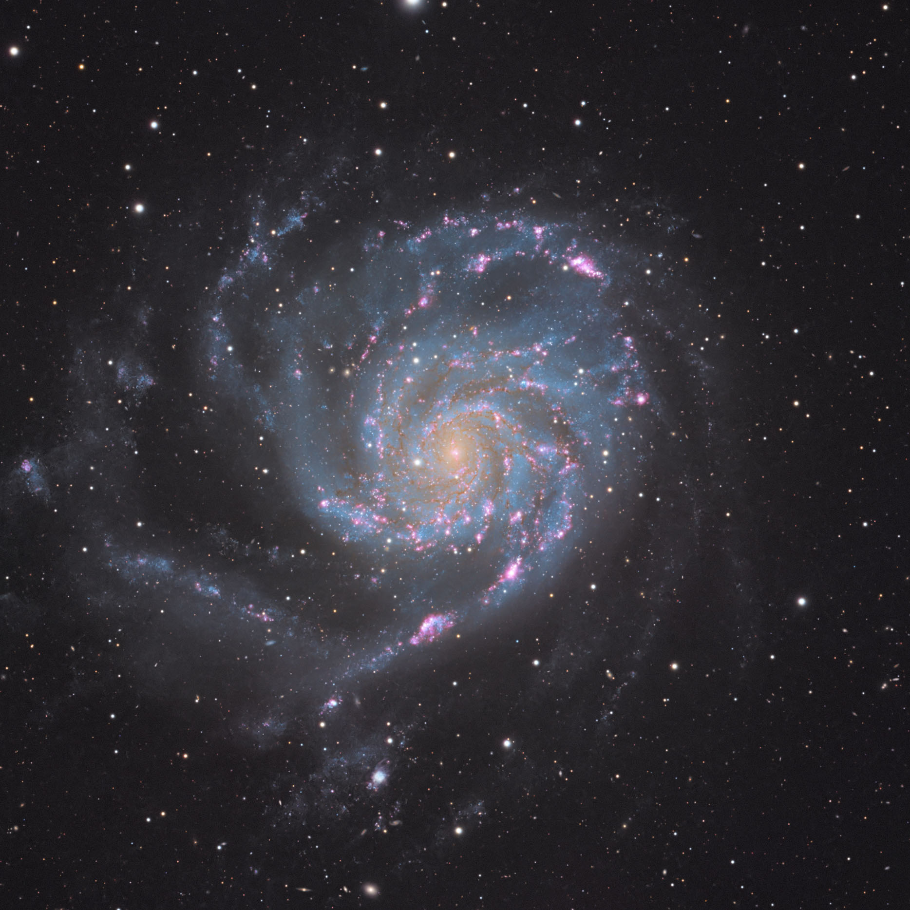 Messier 101 – Die Feuerradgalaxie